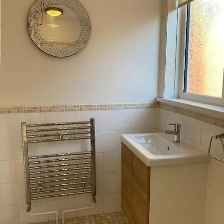 Holiday home Large 5 Bed House In Near The Beach, Large Garden & Hot Tub *