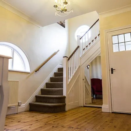 Ferienhaus Large 5 Bed House In Near The Beach, Large Garden & Hot Tub *