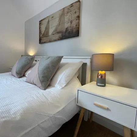 Ferienhaus Large 5 Bed House In Near The Beach, Large Garden & Hot Tub *