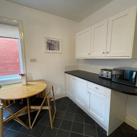 Large 5 Bed House In Near The Beach, Large Garden & Hot Tub Ferienhaus Scarborough