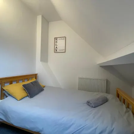 Ferienhaus Large 5 Bed House In Near The Beach, Large Garden & Hot Tub