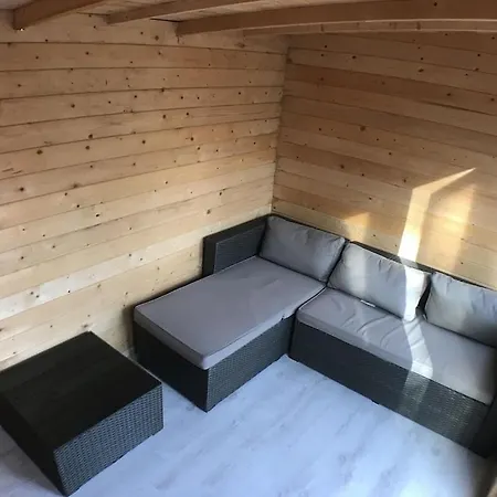 Large 5 Bed House In Near The Beach, Large Garden & Hot Tub *