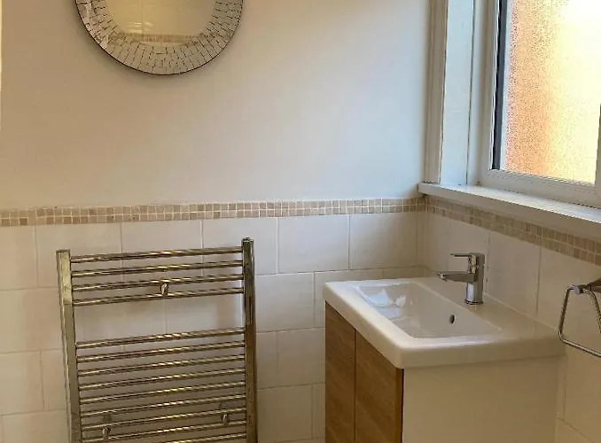 Holiday home Large 5 Bed House In Near The Beach, Large Garden & Hot Tub *