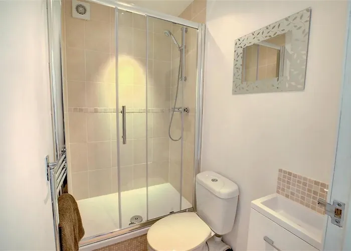 Large 5 Bed House In Near The Beach, Large Garden & Hot Tub Semesterbostad *