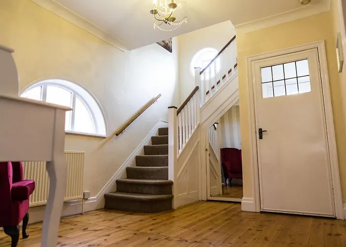 Semesterbostad Large 5 Bed House In Near The Beach, Large Garden & Hot Tub *