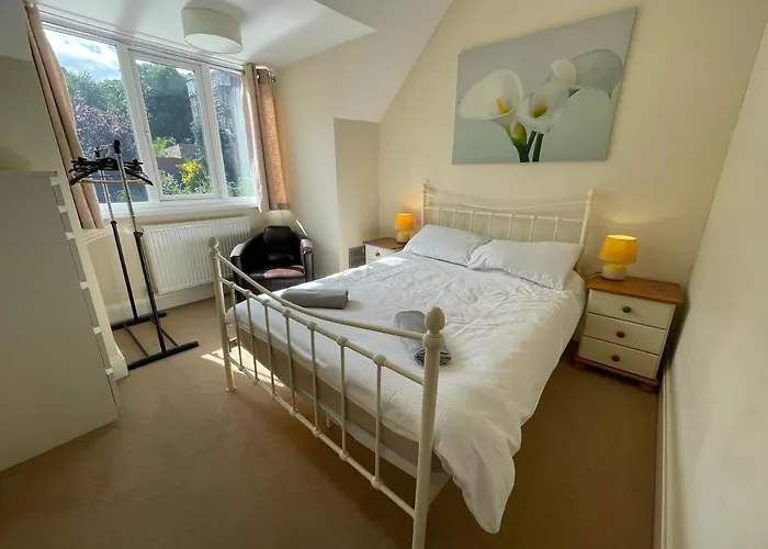 Semesterbostad Large 5 Bed House In Near The Beach, Large Garden & Hot Tub