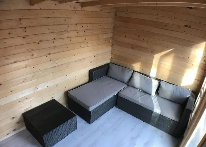 Large 5 Bed House In Near The Beach, Large Garden & Hot Tub *