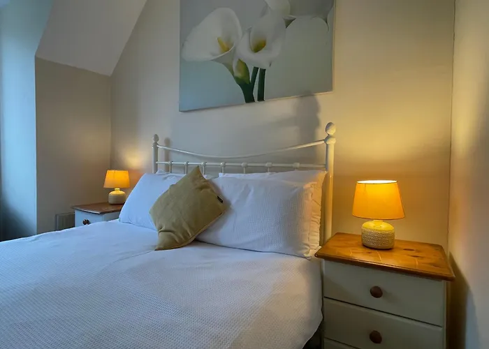 Holiday home Large 5 Bed House In Near The Beach, Large Garden & Hot Tub *